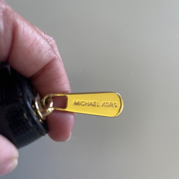 Michael Kors Small Bifold Logo Zip Around Wallet - Picture 3 of 7